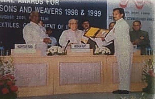 Hari Narain Marotia receiving his award on stage at the National Awards for master craftspersons and weavers