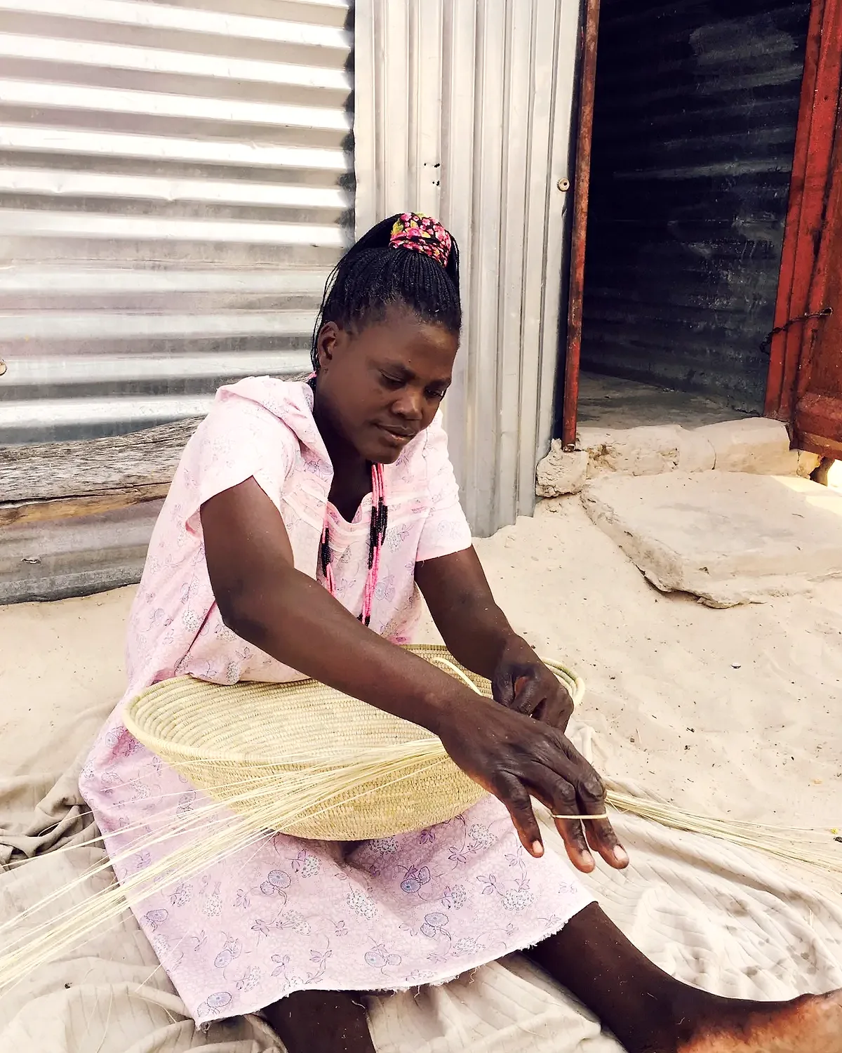 Tonga ilala basketry — Weaving traditional basket